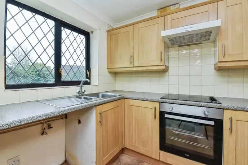 2 Bedroom House with Private Garden and Allocated Parking