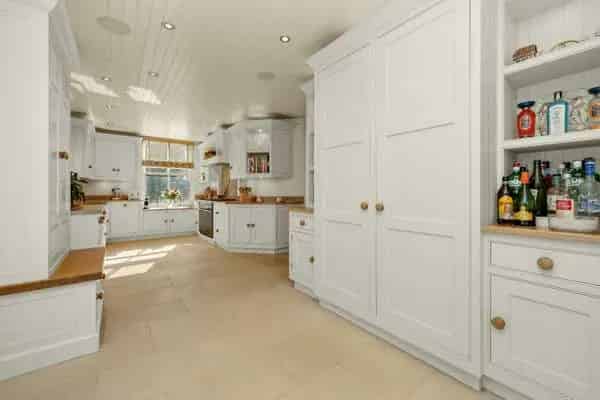 5 Bedroom Family Home in Burwood Park