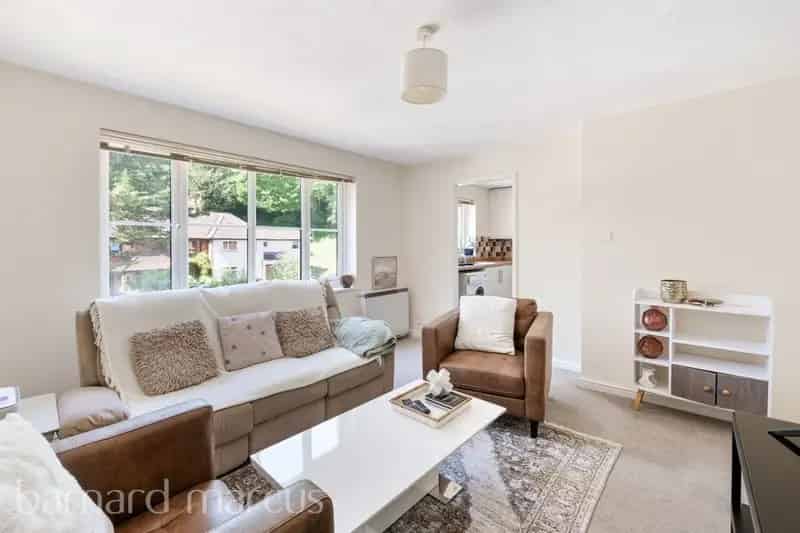 2 Bed House with Garden Lease Extension