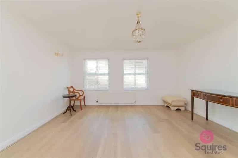 2 Bed Flat for Sale Chain Free Gated Development