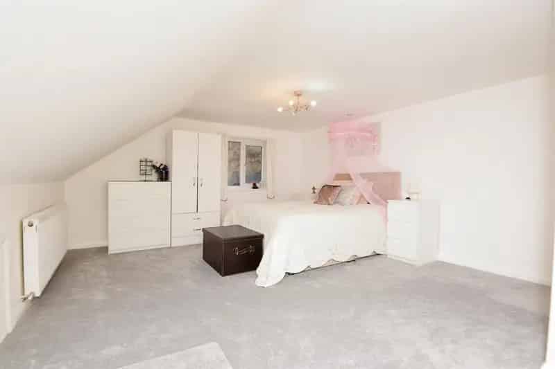 6 Bedroom Detached Bungalow For Sale