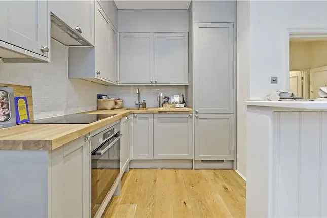 Flat to rent in Nottingham Place, London W1U