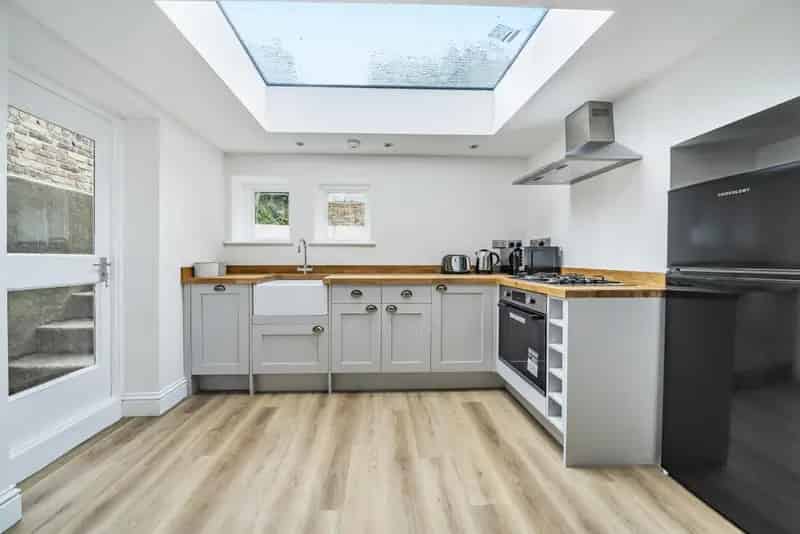 3 Bedroom Garden Apartment Brackenbury Village High Ceilings Natural Light