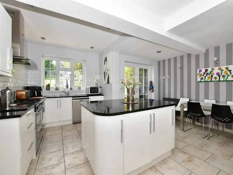 5 Bedroom Detached House For Sale Near Epsom Downs