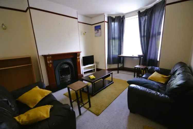 Room to Let in 5 Bedroom House All Inclusive