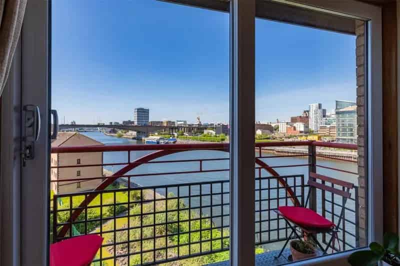 3 Bedroom River Clyde View Apartment Glasgow