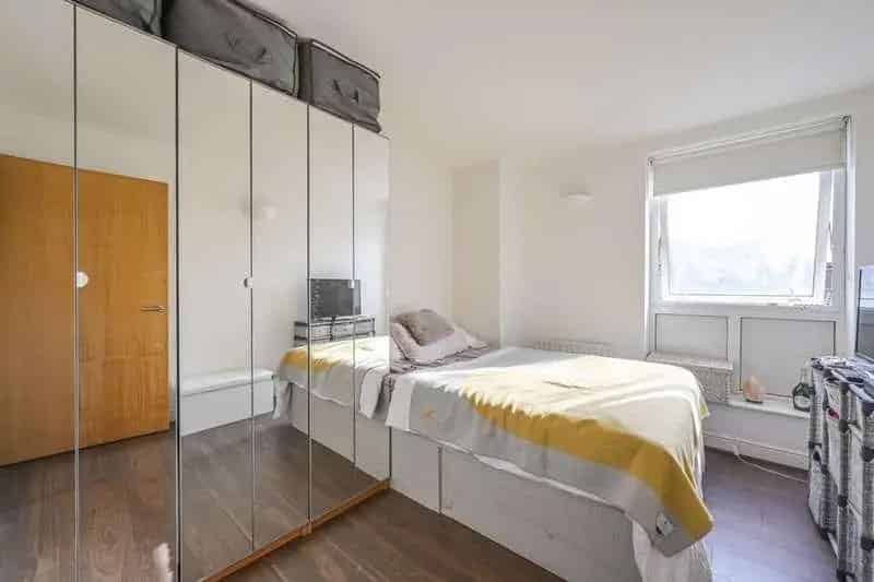 2 Bed Flat for Sale near Canary Wharf