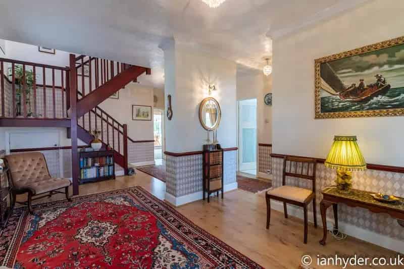 4 Bedroom Link Detached House for Sale