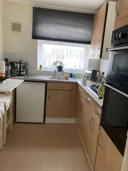 2 Bed Bungalow Near Stevenage Railway Station