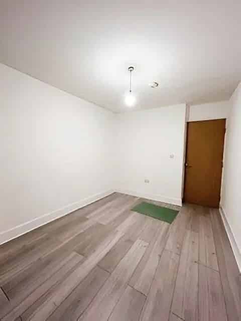 2 Bedroom Flat for Sale Ilford IG1 Excellent Location Near Station