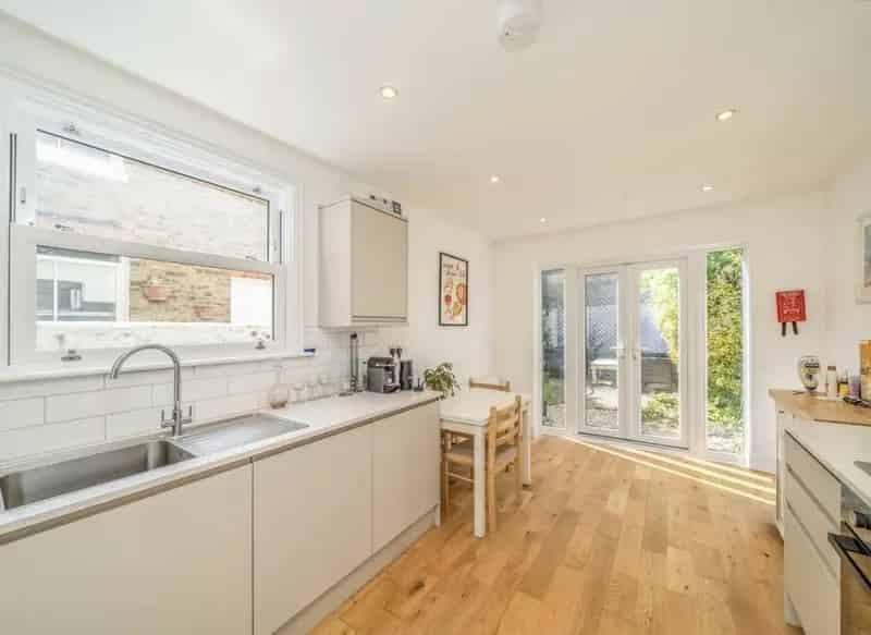 3 Bed End Terrace House Near Clapham Common