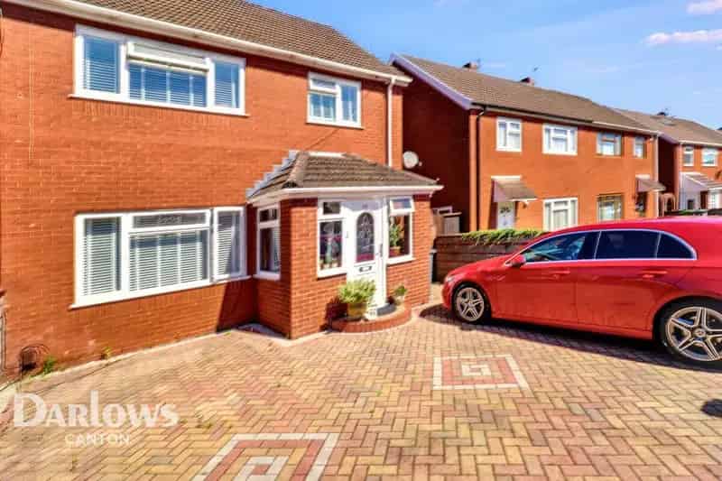 3 Bedroom Semi-Detached House For Sale