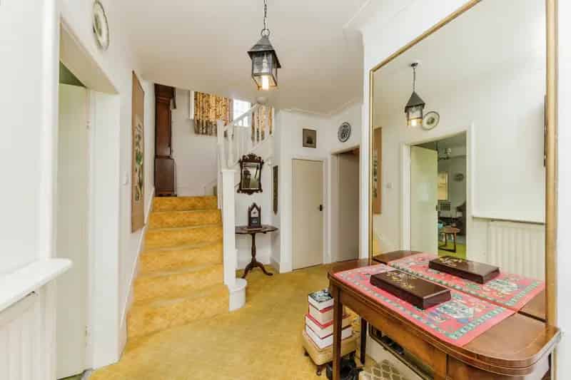Spacious 3-Bed Detached House in Adlington