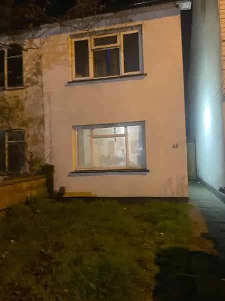 Semi Detached House Near Shops and Amenities