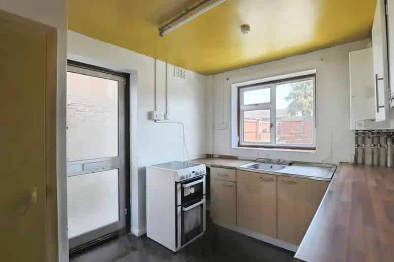 3 Bedroom Semi-Detached House Near Amenities and Schools