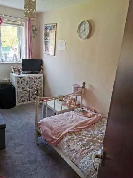 Flat For Rent in Wareham, England