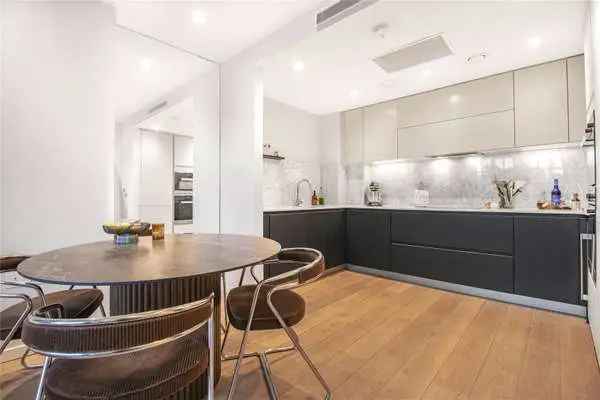 2-Bedroom Apartment in The Maple Building London