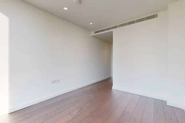 Flat for Sale in Parry Street London SW8