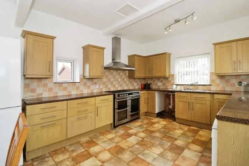 1930s Detached Bungalow 3 Double Bedrooms Good Gardens Off Road Parking Garage No Onward Chain