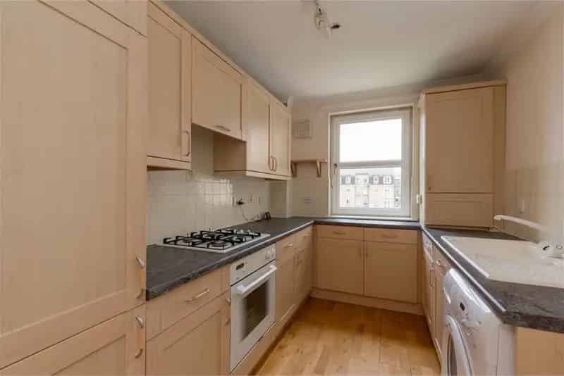 2 Bed 2 Bath Modern Flat Morningside Great Amenities Allocated Parking