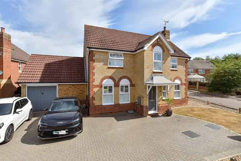 4 Bedroom Detached House for Sale Near Southwater Country Park