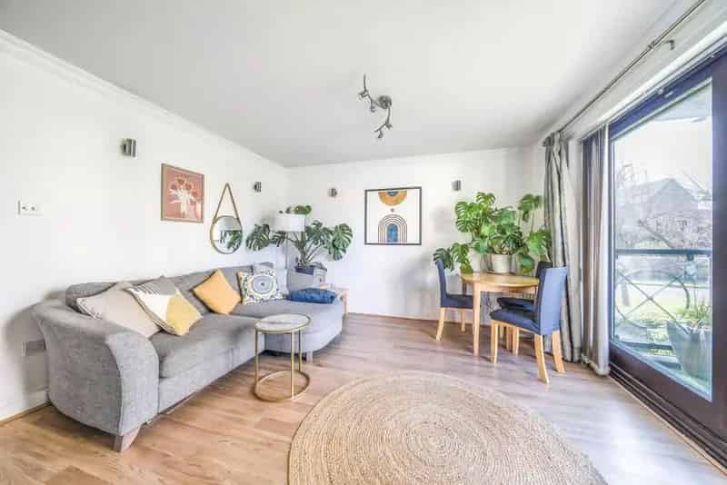 2 Bedroom Apartment near Overground and Jubilee Lines