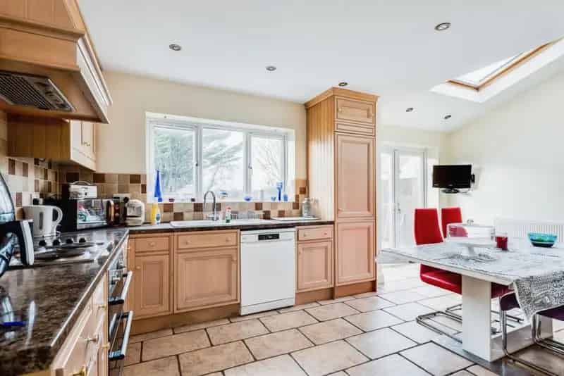 Three Bedroom Semi Detached House Ferndale Swindon
