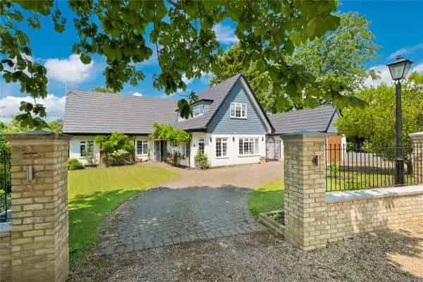 Family Home with Stunning Kitchen and Large Garden