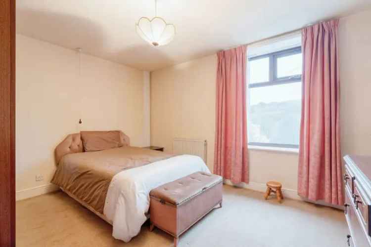 2 Bedroom Mid Terrace House for Sale