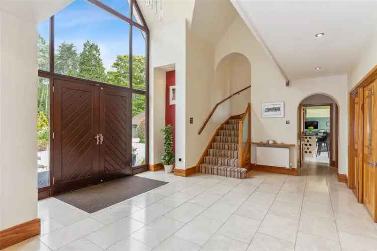 6 Bedroom Detached House with Extensive Outbuildings Near Berkhamsted