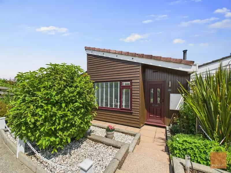 1 Bedroom Terraced Bungalow for Sale in Mount Hawke