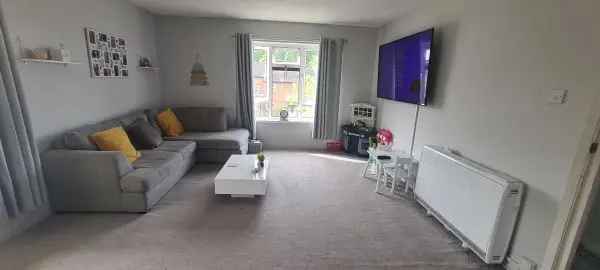 Flat For Rent in Babergh, England