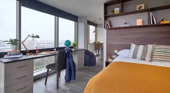 18m2 Southampton Studio Flat with En-Suite and Amenities