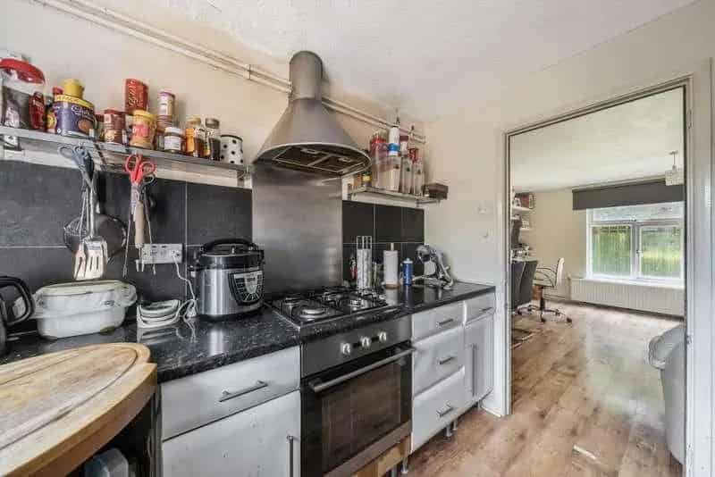 2 bed flat for sale