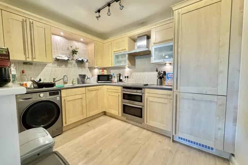 2 Bed Apartment with Secure Parking and Modern Amenities