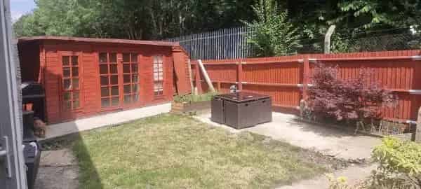 3 Bedroom House with Large Living Room and Kitchen