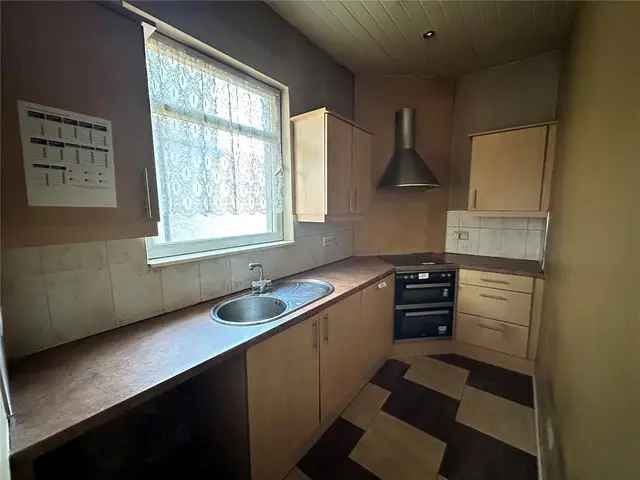 3 Bedroom Flat for Sale in Wishaw Town Centre