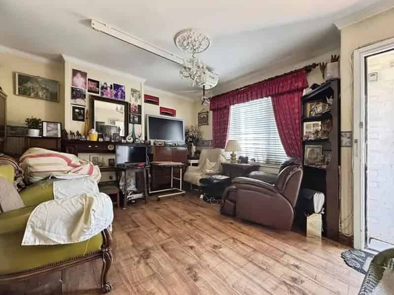 2 Bedroom Mid Terrace House For Sale London E13