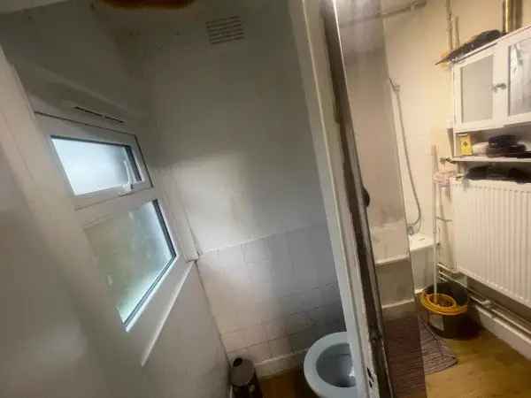 Flat For Rent in Southend-on-Sea, England