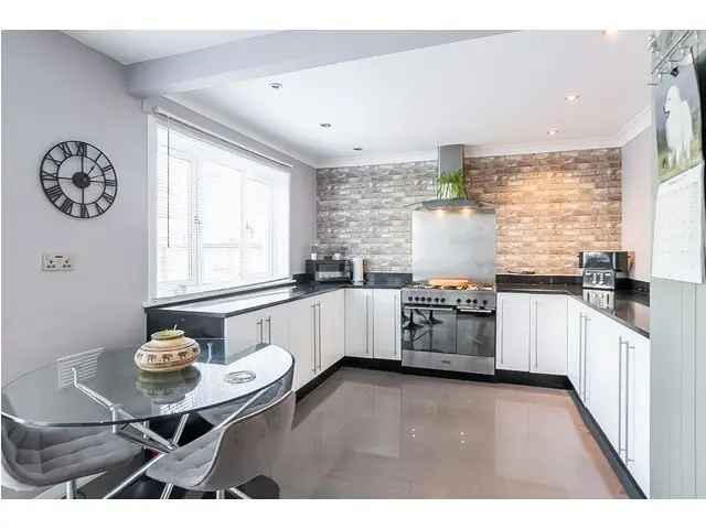 5 Bedroom Semi Detached House For Sale