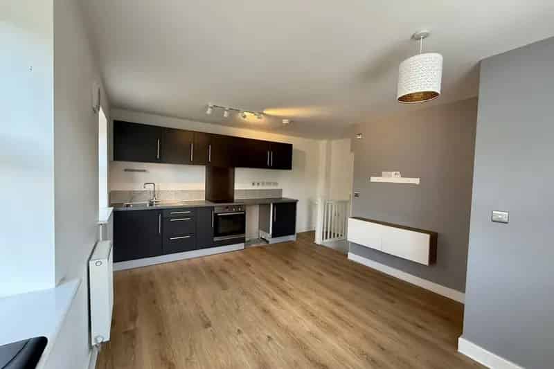 Two Bedroom Townhouse with Private Parking and Garden Zero Deposit Available