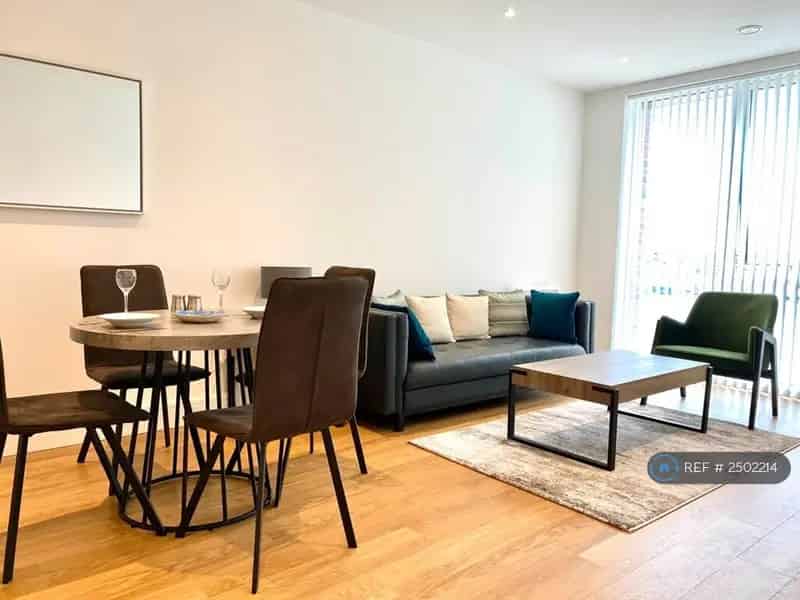 2 Bedroom Flat Fully Furnished Gym Concierge Near City Center