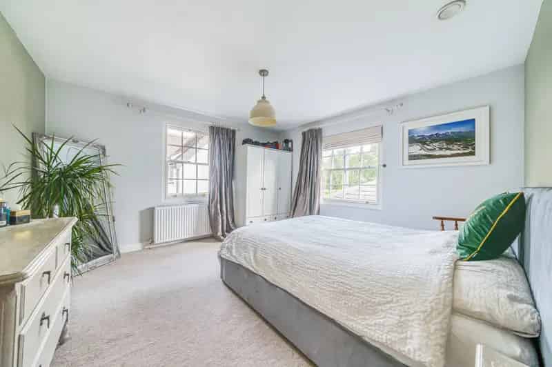 3 Bedroom Flat for Sale near Chorleywood Common