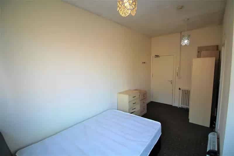 1 Bedroom Flat To Let All Bills Included Near Metrolink