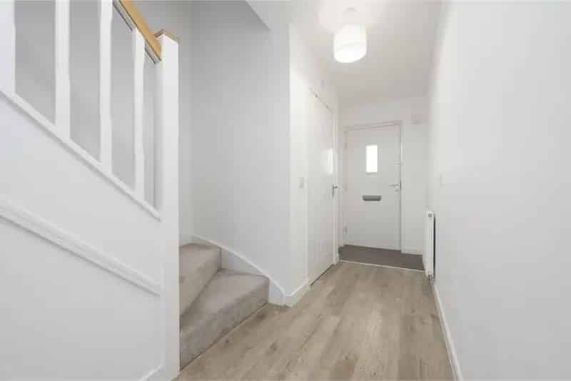 4 Bed Detached House with 2 Reception Rooms