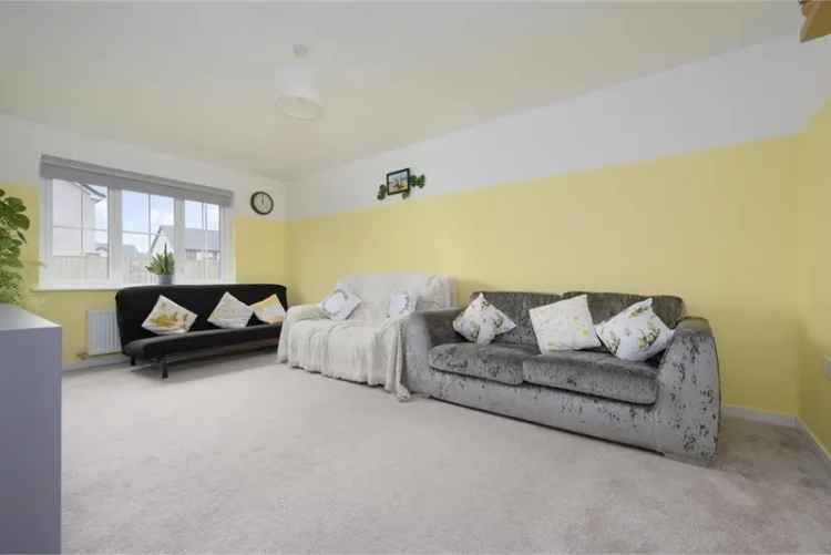 4 Bed House - Detached with 2 Reception Rooms