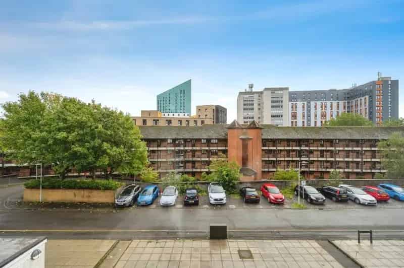 2 Bedroom Flat for Sale - Great Location and Parking