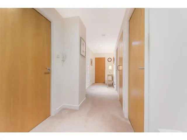 3 Bedroom Flat for Sale in Cala Canniesburn