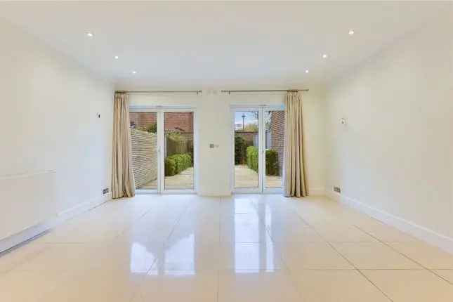 Detached house to rent in Grove End Road, London NW8