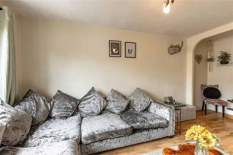 2 Bed End-Terraced House - Move-In Ready